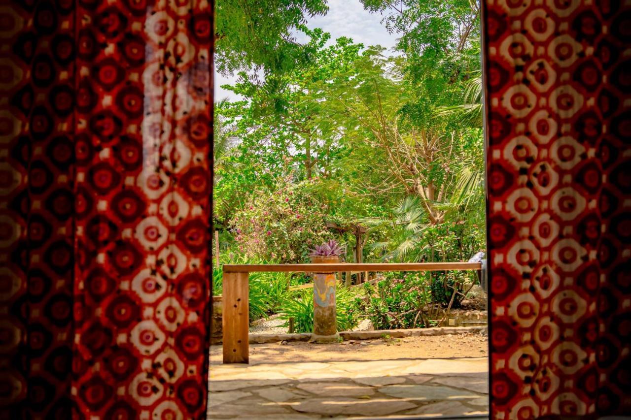 Kokrobite Gardens Restaurant And Guest House Exteriér fotografie