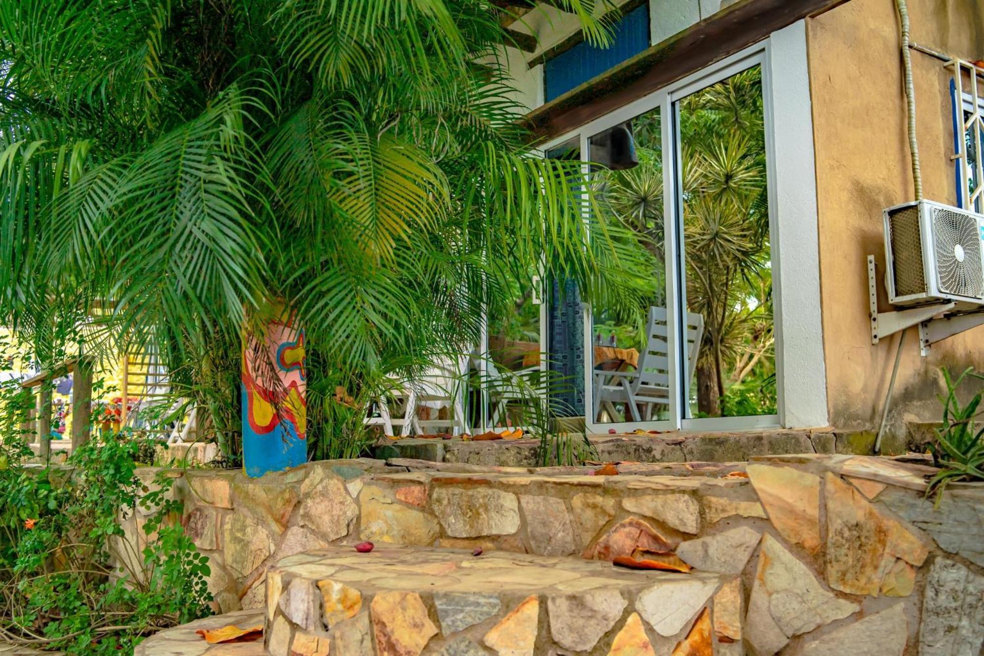 Kokrobite Gardens Restaurant And Guest House Exteriér fotografie